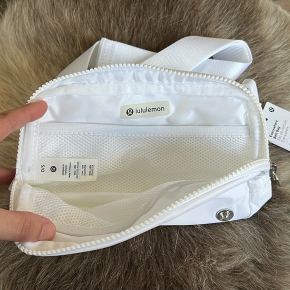 Lululemon 🦄 TRUE WHITE Everywhere Belt Bag Ext Strap NWT VERY RARE - Picture 7 of 15